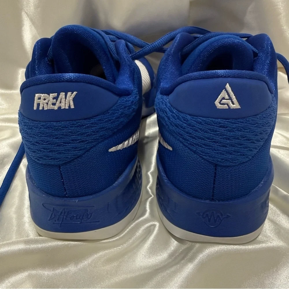 Nike Zoom Freak 4 TB Sneakers 5.5 Game Royal Blue Basketball DO9679-401 Sporty
